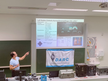 Matthias, DL7ZBV, bei seinem Vortrag zur Funktechnik