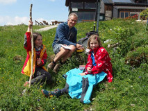 Bergfunker mit zwei "Young Ladies"