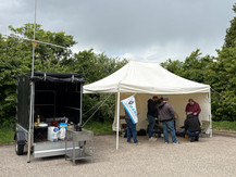 Pavillon für die Aktivität, im Hintergrund graue Wolken (Photo: DO1SFY)